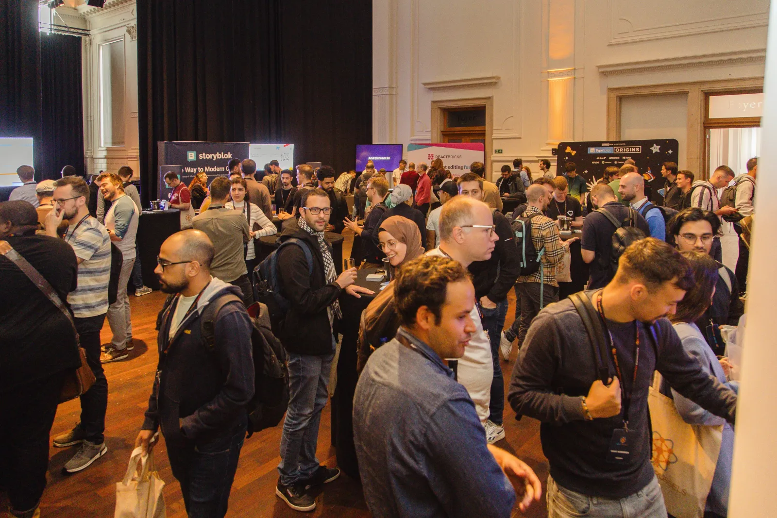 People discussing at React Brussels 2023
